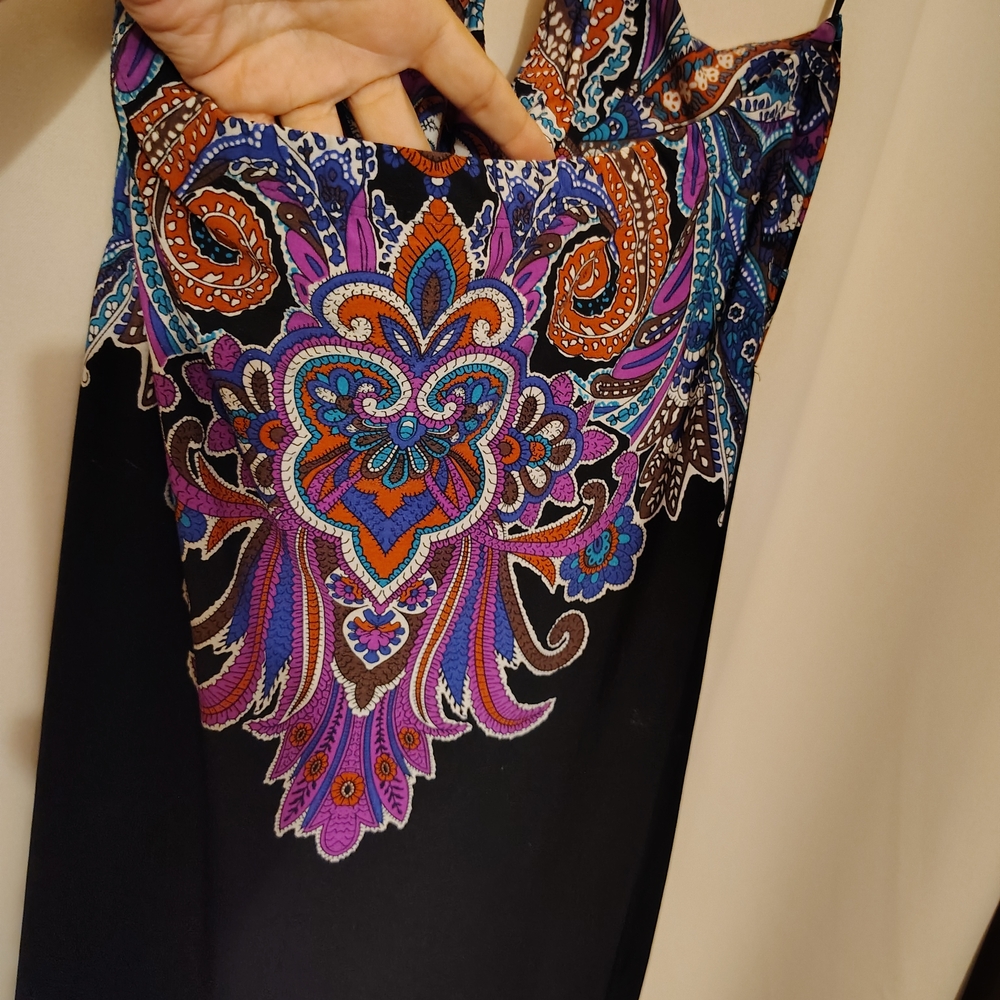 Elegant Black Paisley Maxi Dress - Picture 2 of 9